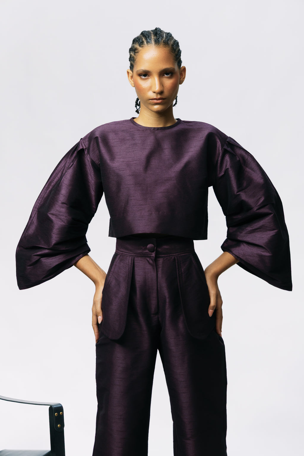 PLISSÉ CROPPED TOP - PRUNE