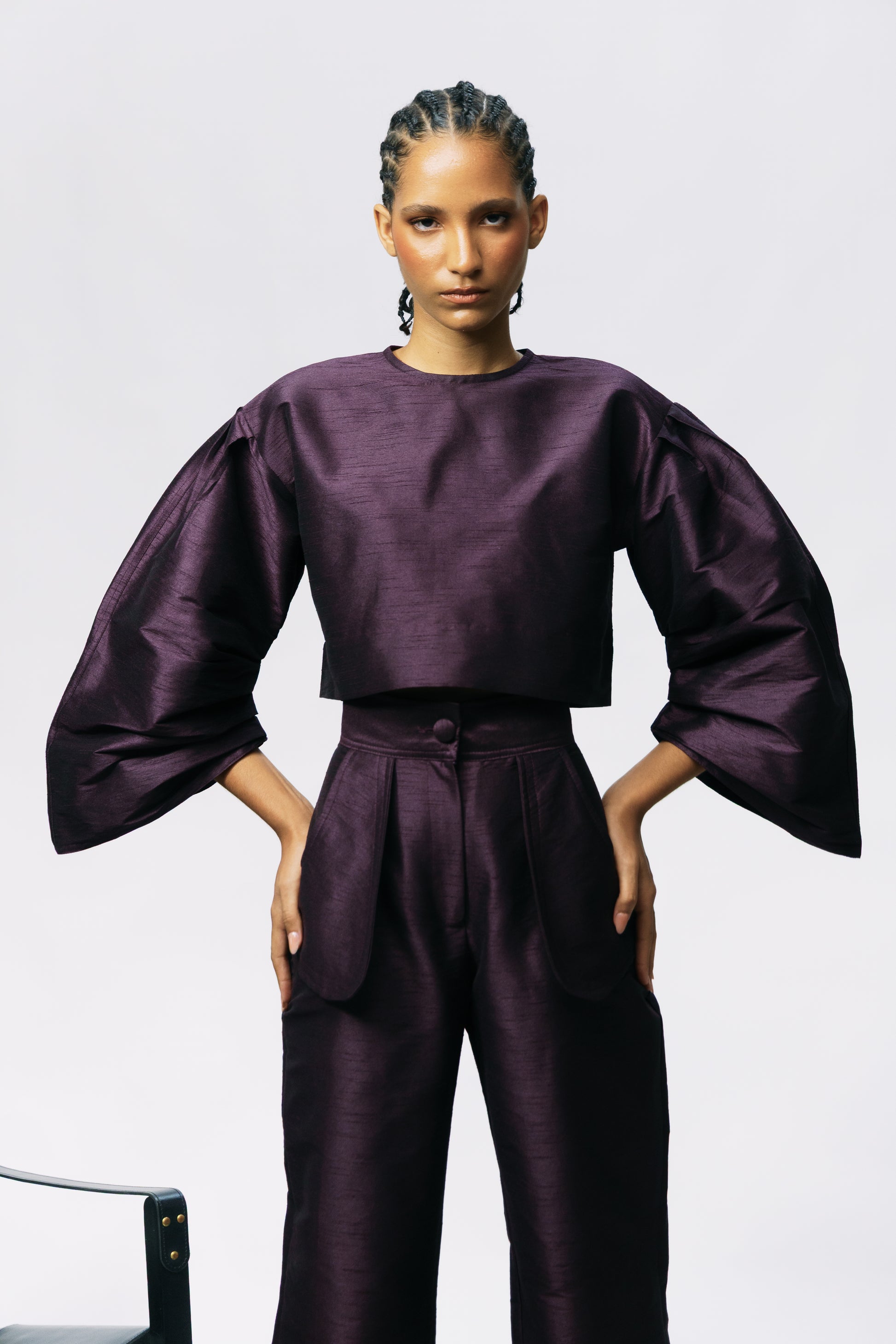 PLISSÉ CROPPED TOP - PRUNE