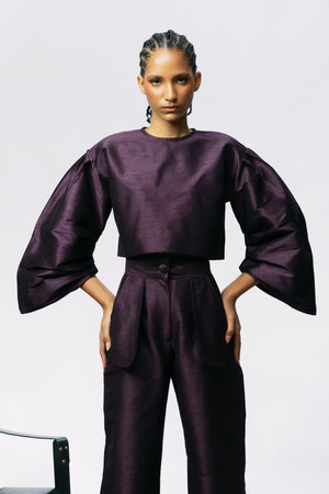 PLISSÉ CROPPED TOP - PRUNE