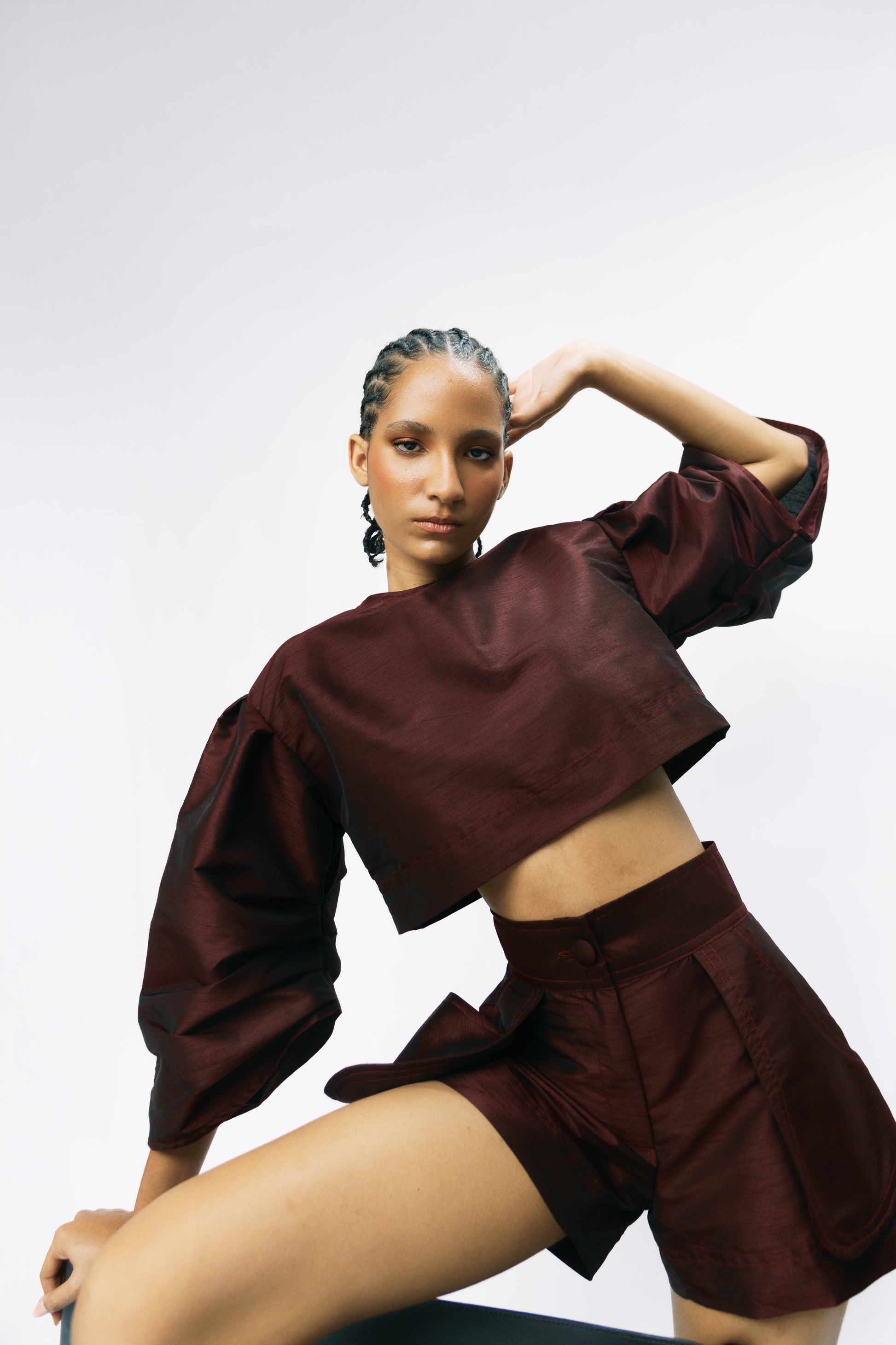 PLISSÉ CROPPED TOP - MERLOT