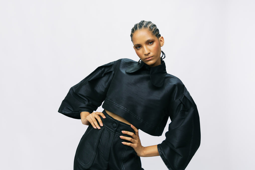 PLISSÉ CROPPED TOP - ONYX