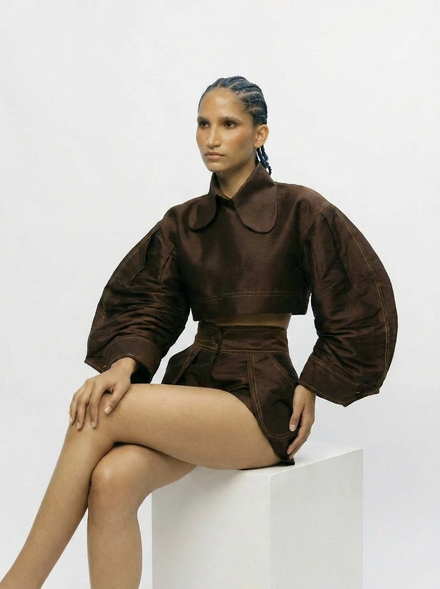 PLISSÉ CROPPED TOP - FUMÉ